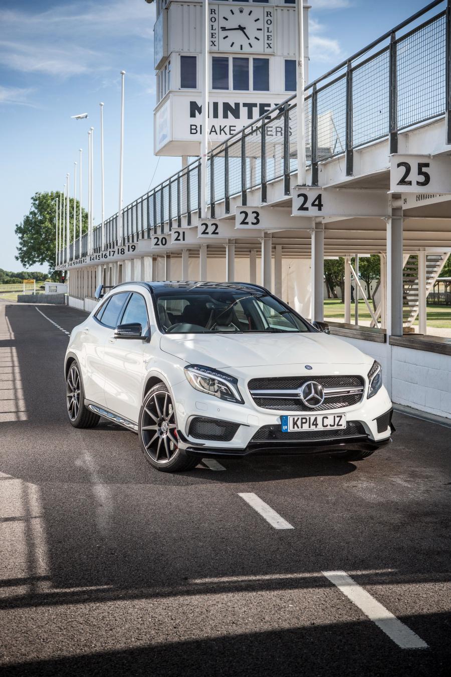  Mercedes-Benz GLA45 AMG 2014 года  (UK) (фото 15 из 23)